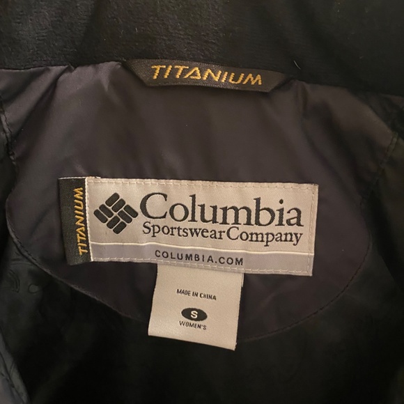 S Titanium Columbia Puff Vest - Picture 4 of 4